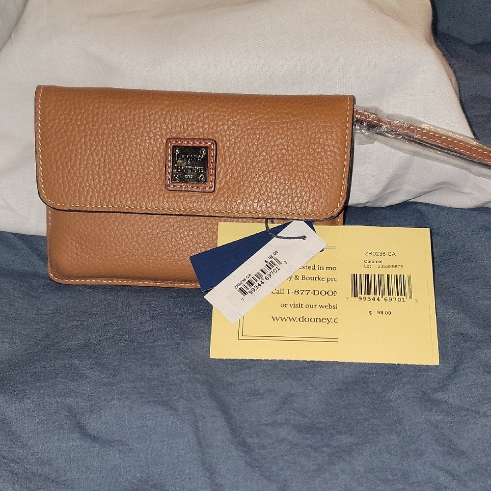 Dooney & Bourke Tan Wristlet. - Picture 8 of 8